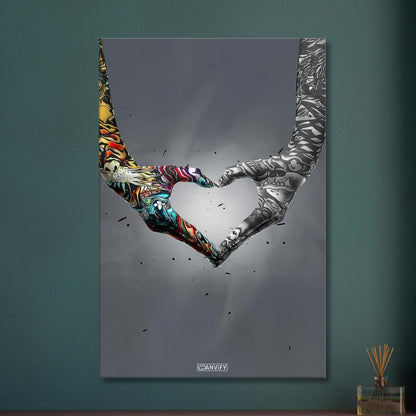 Herzform mit bunten Händen im Banksy Stil auf einer Leinwand