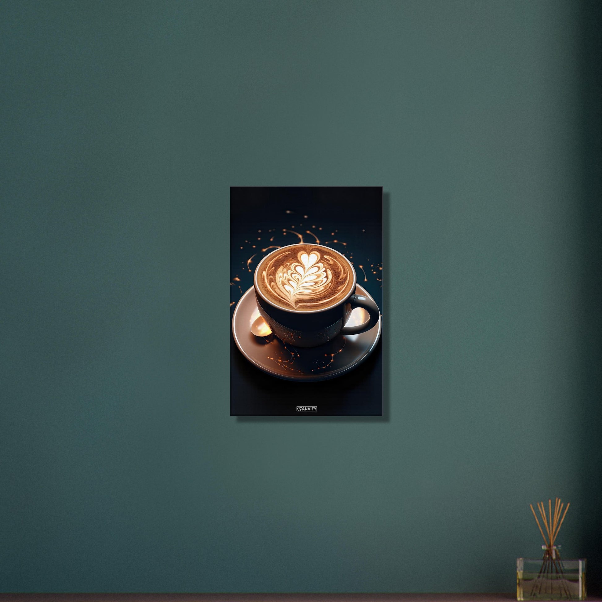 Traumhafter Cappuccino mit einer Herzform auf einer Leinwand