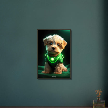 Maltipoo in einem Superhelden Kostüm von Green Lantern auf einem Poster im Metallrahmen