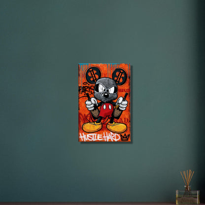 Micky Maus mit Maske und Champagnerflaschen von Dom Perignon in den Händen im Pop Art Stil mit dem Spruch "Hustle Hard" und einer Krone dahinter auf einer Leinwand