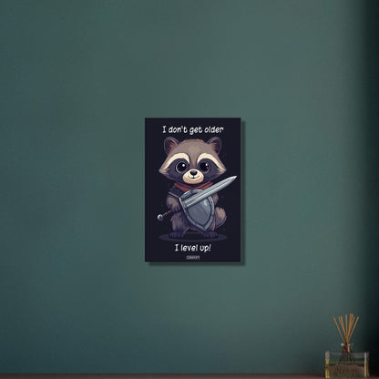 Baby-Waschbär malerisch dargestellt mit einem Schwert und einem Schild auf einer Leinwand