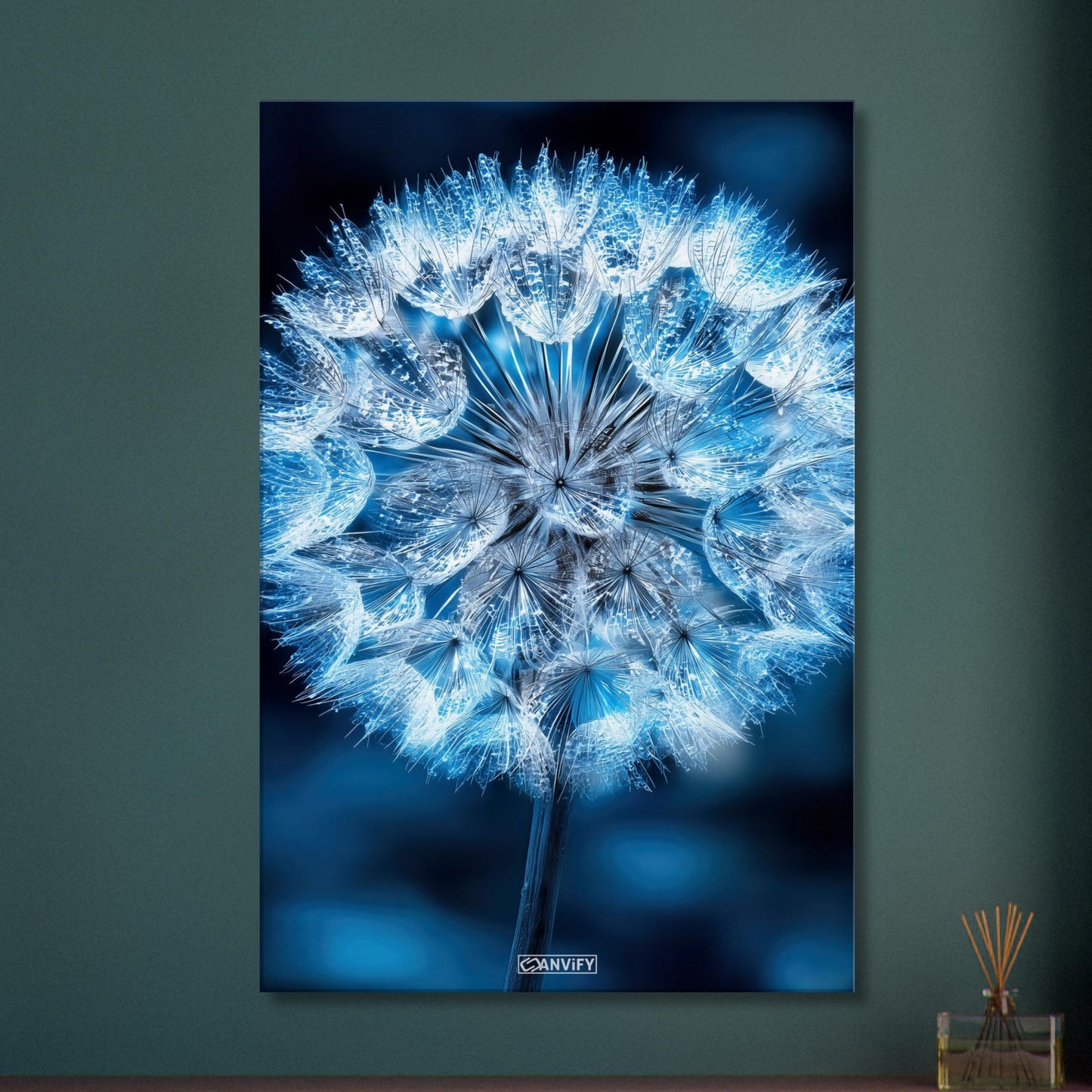Eisblaue Pusteblume in Nahaufnahme auf einer Leinwand