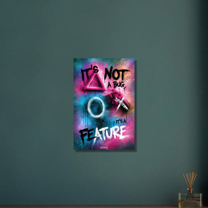 Spruch 'It's Not A Bug It's A Feature' im Graffiti Street Art Stil mit einem Playstation Controller auf Aluminium