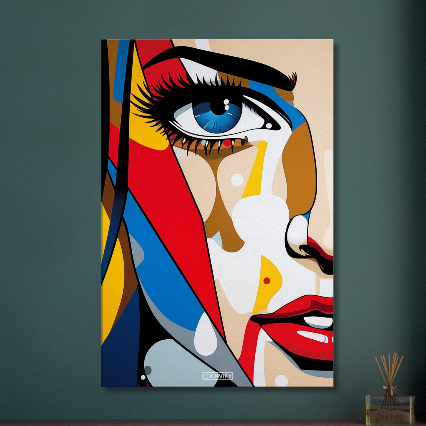 Blaues Auge einer Frau im Pop Art Stil auf einer Leinwand