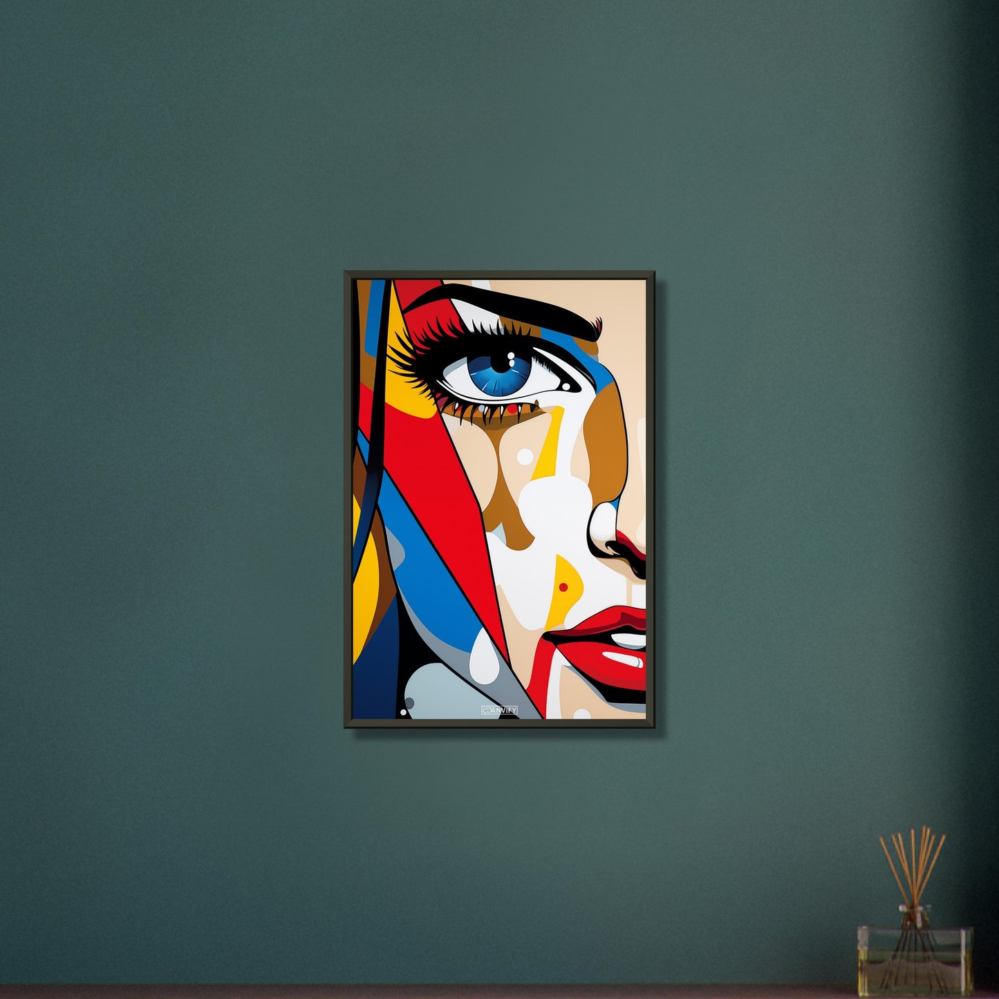 Blaues Auge einer Frau im Pop Art Stil auf einem Poster im Metallrahmen