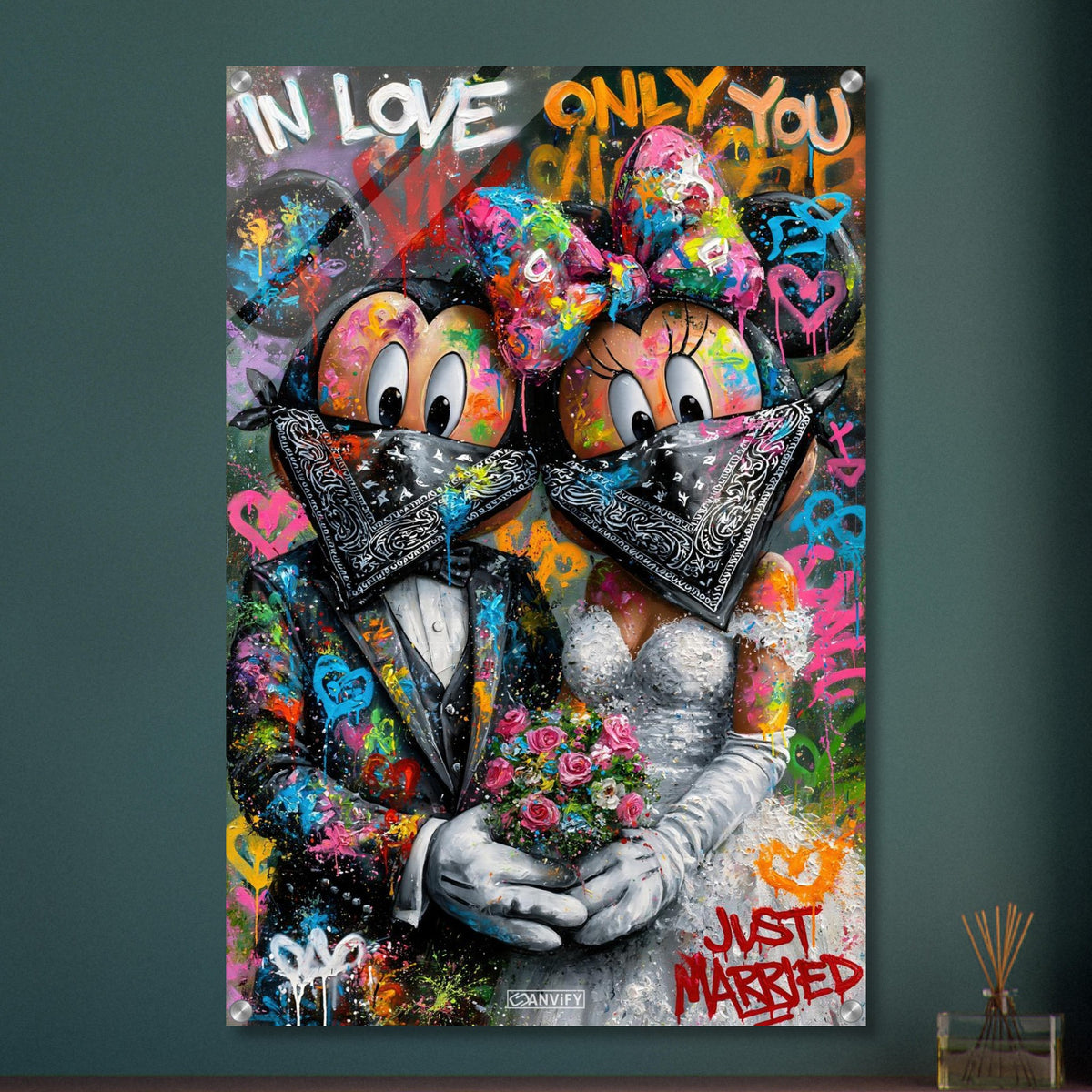 Micky und Minnie im Anzug und im Brautkleid im bunten Pop Art Stil und mit Sprüchen "In Love", "Only You" und "Just Married" auf einem Acrylbild