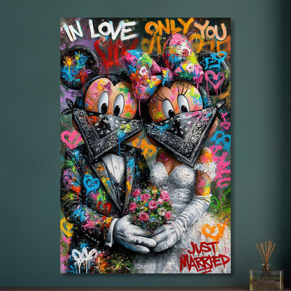 Micky und Minnie im Anzug und im Brautkleid im bunten Pop Art Stil und mit Sprüchen "In Love", "Only You" und "Just Married" auf Aluminium