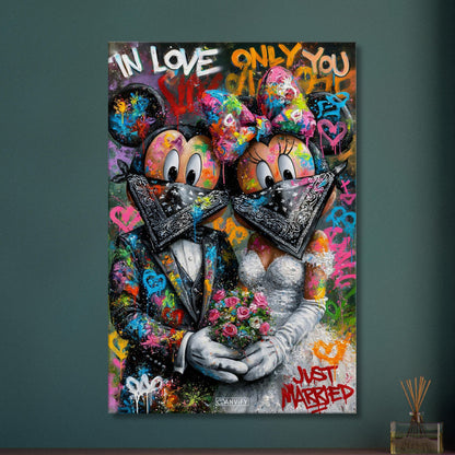 Micky und Minnie im Anzug und im Brautkleid im bunten Pop Art Stil und mit Sprüchen "In Love", "Only You" und "Just Married" auf einer Leinwand