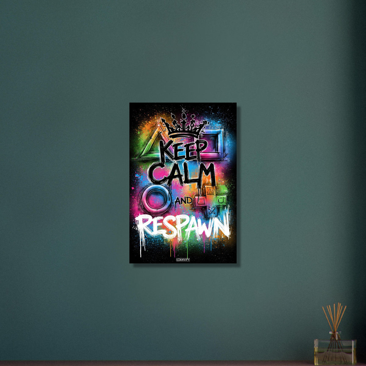 Playstation Symbole mit einer Krone, bunten Farben und einem Spruch 'Keep Calm And Respawn' im Graffiti Street Art Stil auf Aluminium