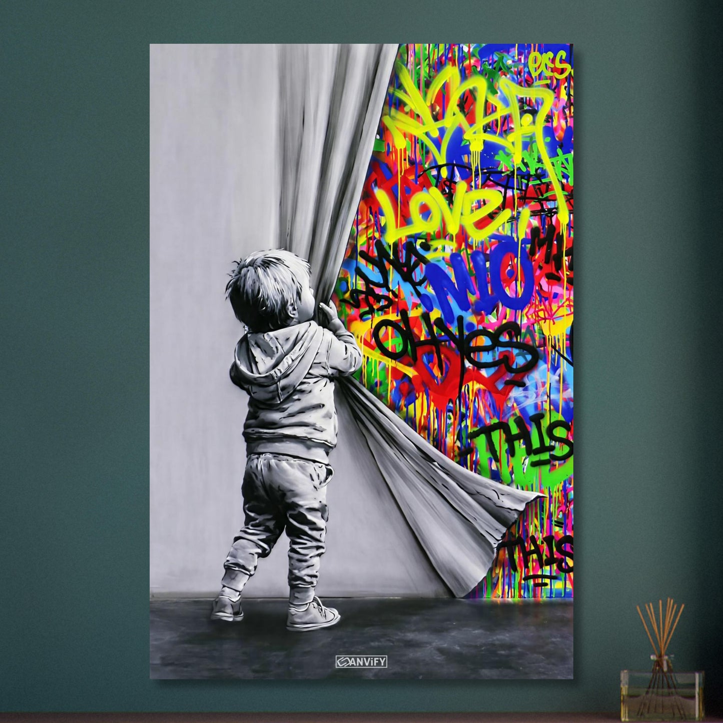 Kleiner Junge zieht den Vorhang zurück im Stil von Banksy Behind the Curtain auf Aluminium