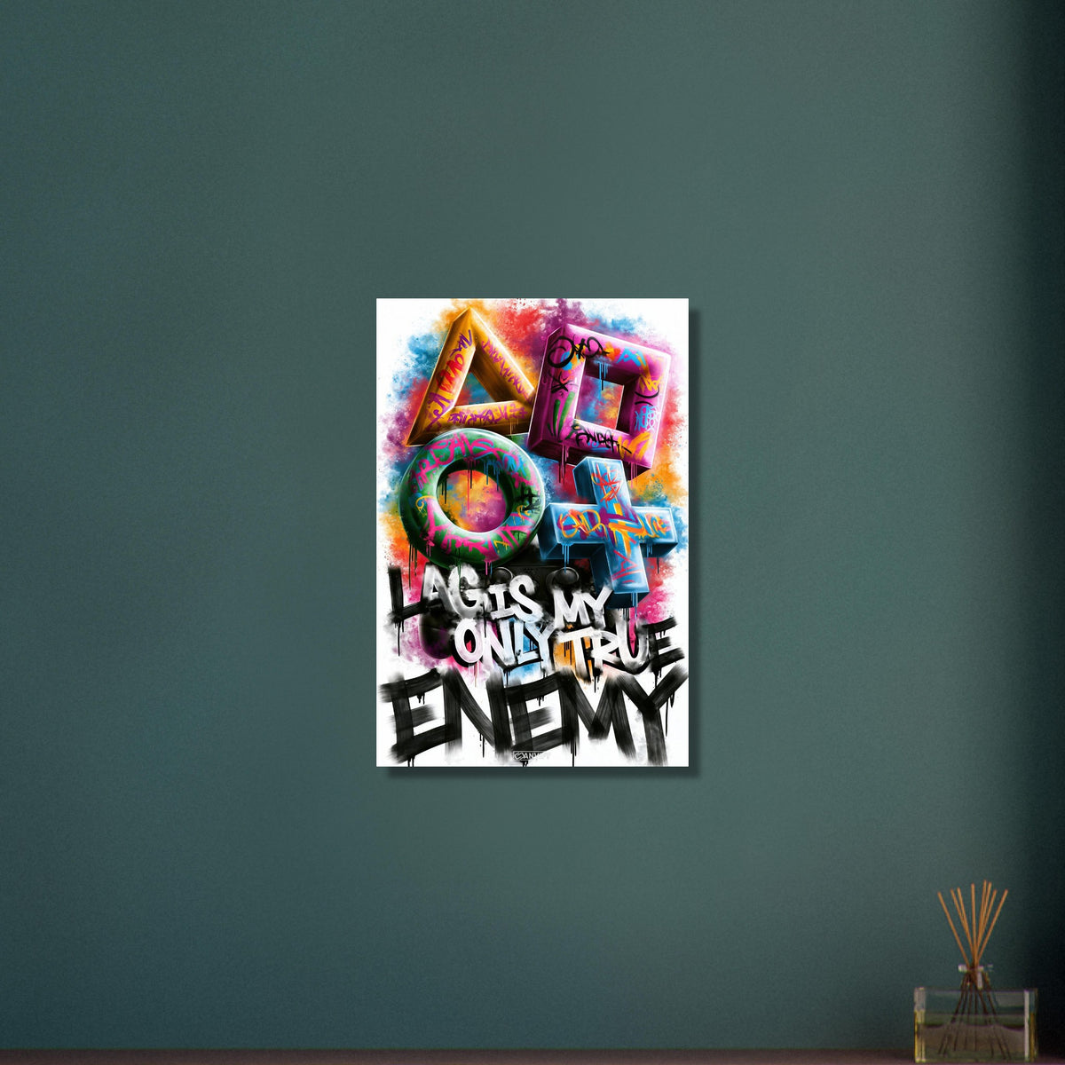 Playstation Symbole mit Controller in bunten Farben und einem Spruch 'Lag Is My Only True Enemy' im Graffiti Street Art Stil auf Aluminium