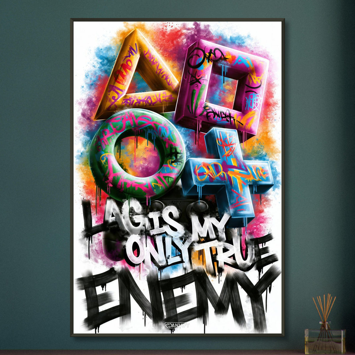 Playstation Symbole mit Controller in bunten Farben und einem Spruch 'Lag Is My Only True Enemy' im Graffiti Street Art Stil auf einem Poster im Metallrahmen