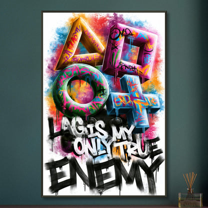 Playstation Symbole mit Controller in bunten Farben und einem Spruch 'Lag Is My Only True Enemy' im Graffiti Street Art Stil auf einem Poster im Metallrahmen