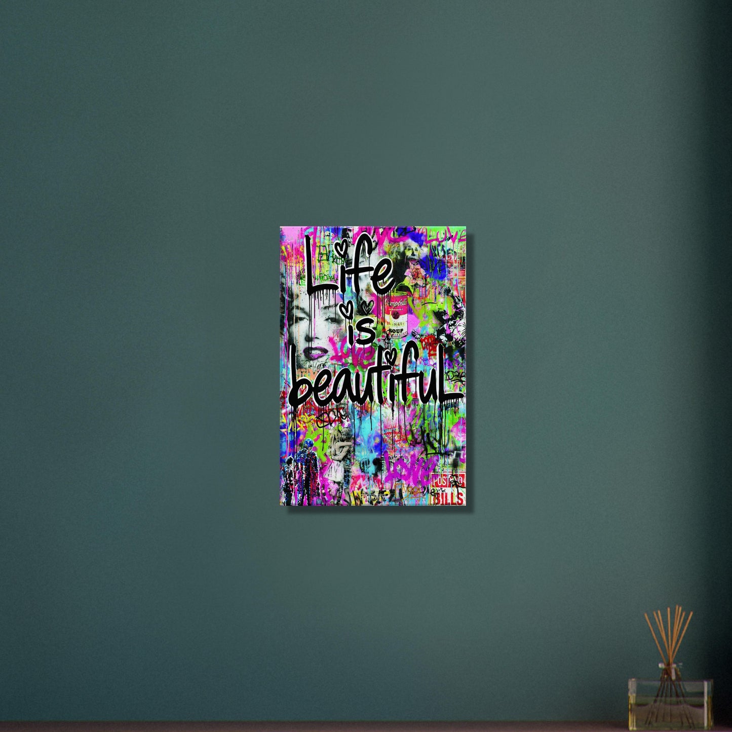 Batman, Captain America, Marilyn Monroe, Albert Einstein und eine Dose von Campbells Soup im Pop Art Stil und dem Spruch "Life Is Beautiful" auf einer Leinwand
