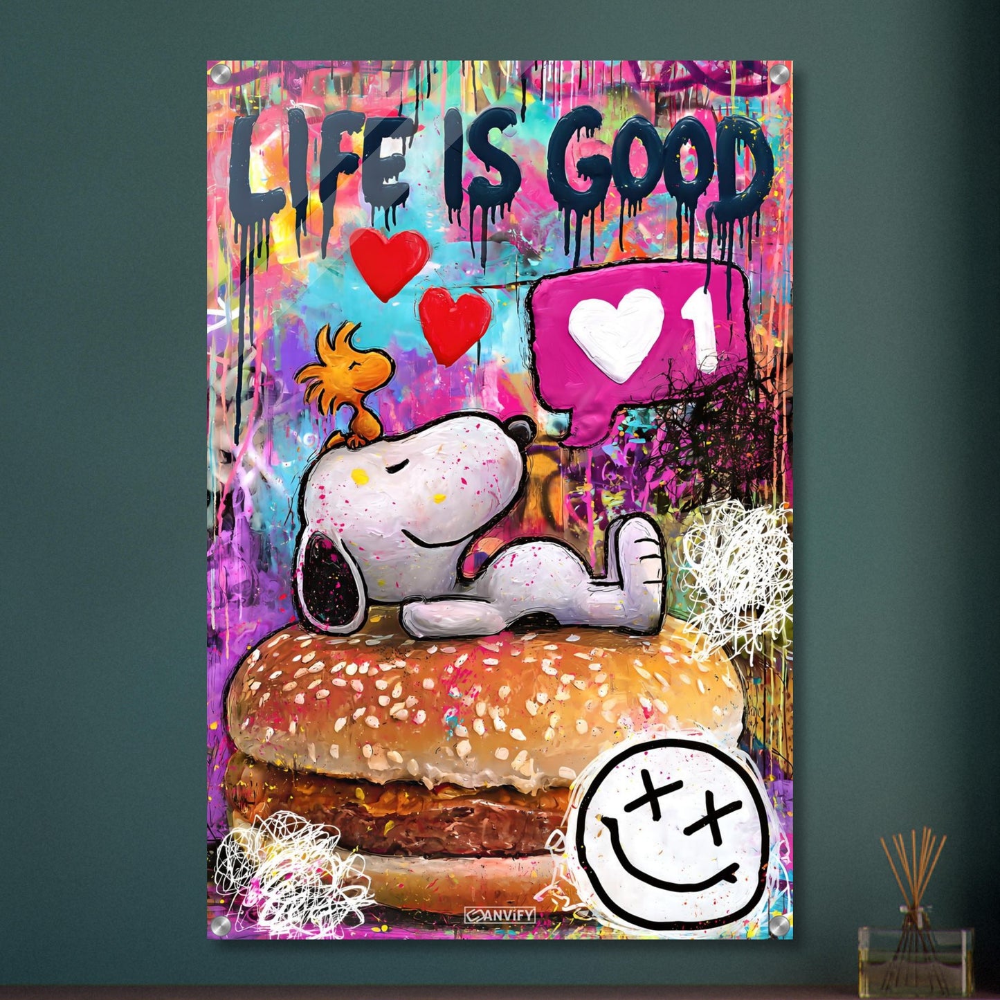 Snoopy liegt auf Burger mit Woodstock und darüber steht Life Is Good im abstrakten Pop Art Stil auf einem Acrylbild