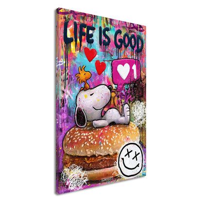 Snoopy liegt auf Burger mit Woodstock und darüber steht Life Is Good im abstrakten Pop Art Stil auf einer Leinwand