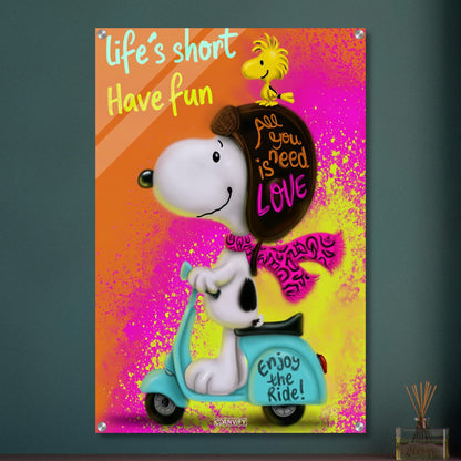 Snoopy mit Woodstock auf einem Moped mit dem Satz Life Is Short Have Fun im Pop Art Stil auf einem Acrylbild