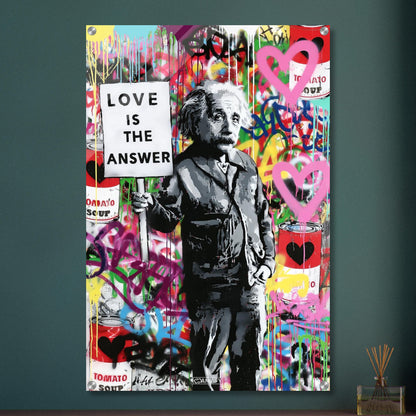 Albert Einstein mit einem Schild in der Hand worauf steht "Liebe ist die Antwort" und buntem Hintergrund im Pop Art Stil auf einem Acrylbild