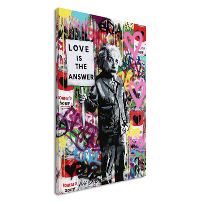 Albert Einstein mit einem Schild in der Hand worauf steht "Liebe ist die Antwort" und buntem Hintergrund im Pop Art Stil auf einer Leinwand