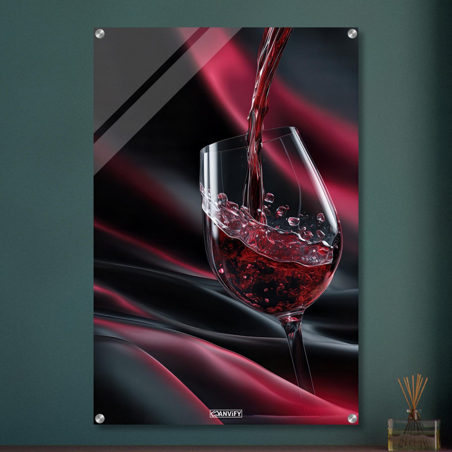 Luxuriöses Rotweinglas auf einem Acrylbild