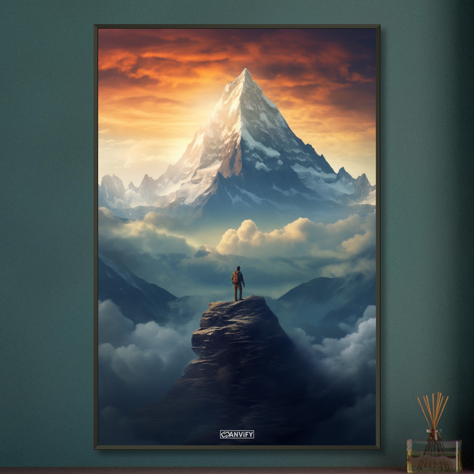 Reinhold Messner über den Wolken auf dem Himalaya malerisch dargestellt auf einem Poster im Metallrahmen