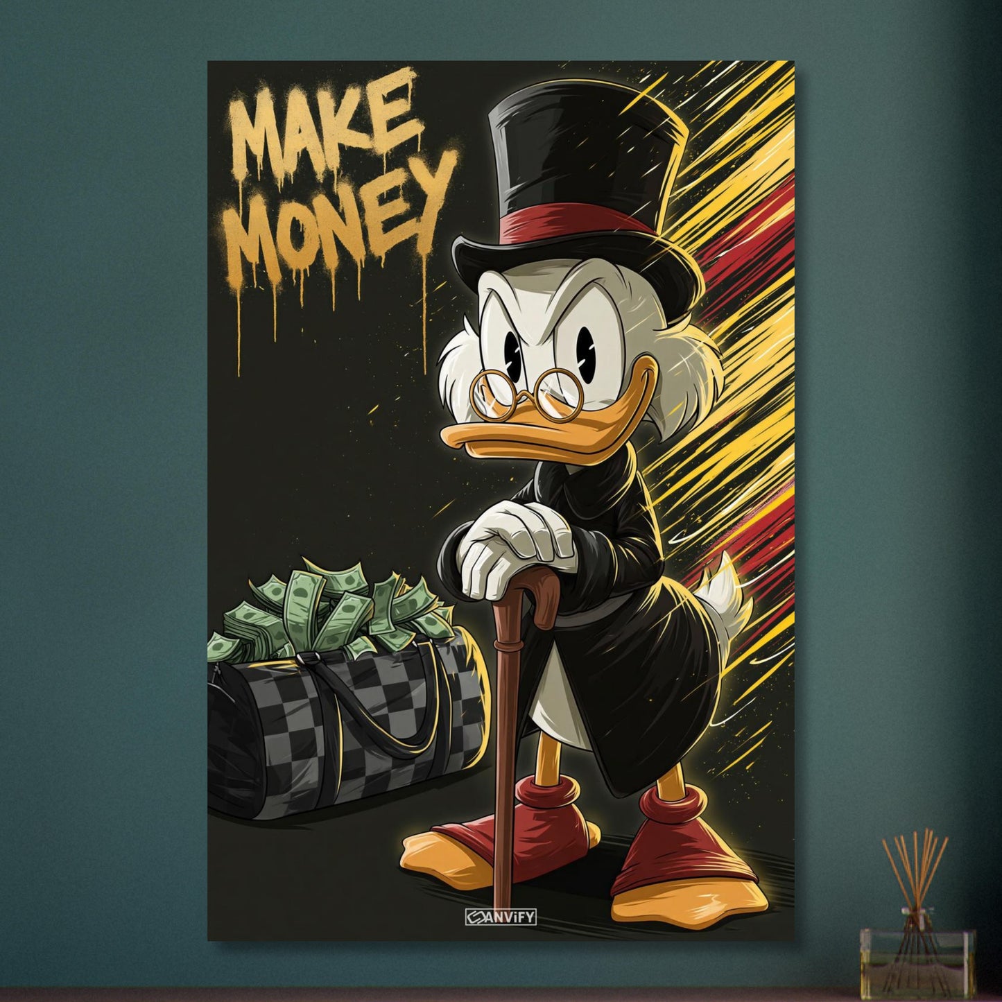 Scrooge McDuck alias Dagobert Duck mit einer Luxustasche voller Geldscheine und dem Spruch "Make Money" im Pop Art Stil auf Aluminium