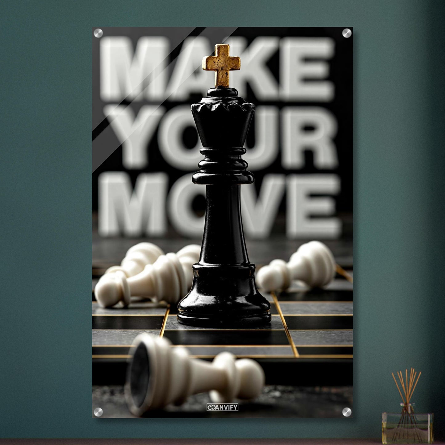 Luxuriöse Schachfigur König mit einem Motivationsspruch "Make Your Move" auf einem Acrylbild