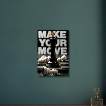 Luxuriöse Schachfigur König mit einem Motivationsspruch "Make Your Move" auf Aluminium