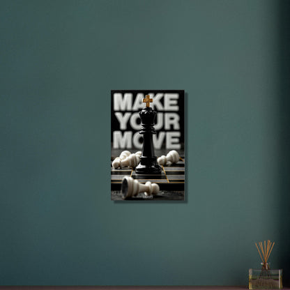 Luxuriöse Schachfigur König mit einem Motivationsspruch "Make Your Move" auf einer Leinwand