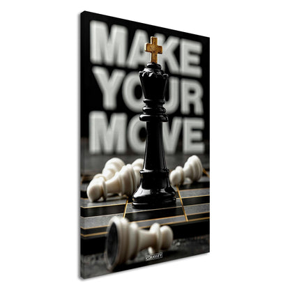 Luxuriöse Schachfigur König mit einem Motivationsspruch "Make Your Move" auf einer Leinwand