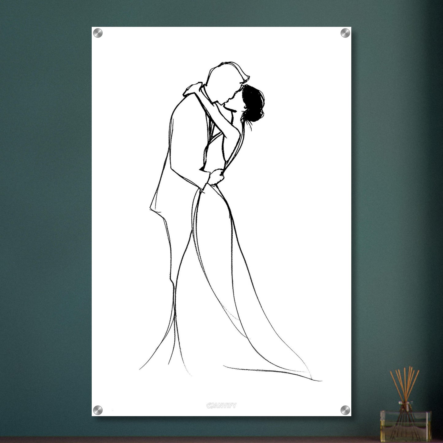 Mann und Frau umarmen und küssen sich mit einer Linie gezeichnet auf einem Acrylbild