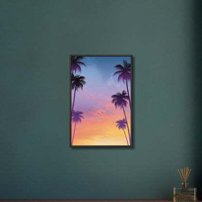 Palmen-Silhouetten vor Sonnenuntergangshimmel in Miami, Retro-Synthwave-Digitalkunst mit Miami Retro Vibes auf einem Poster im Metallrahmen