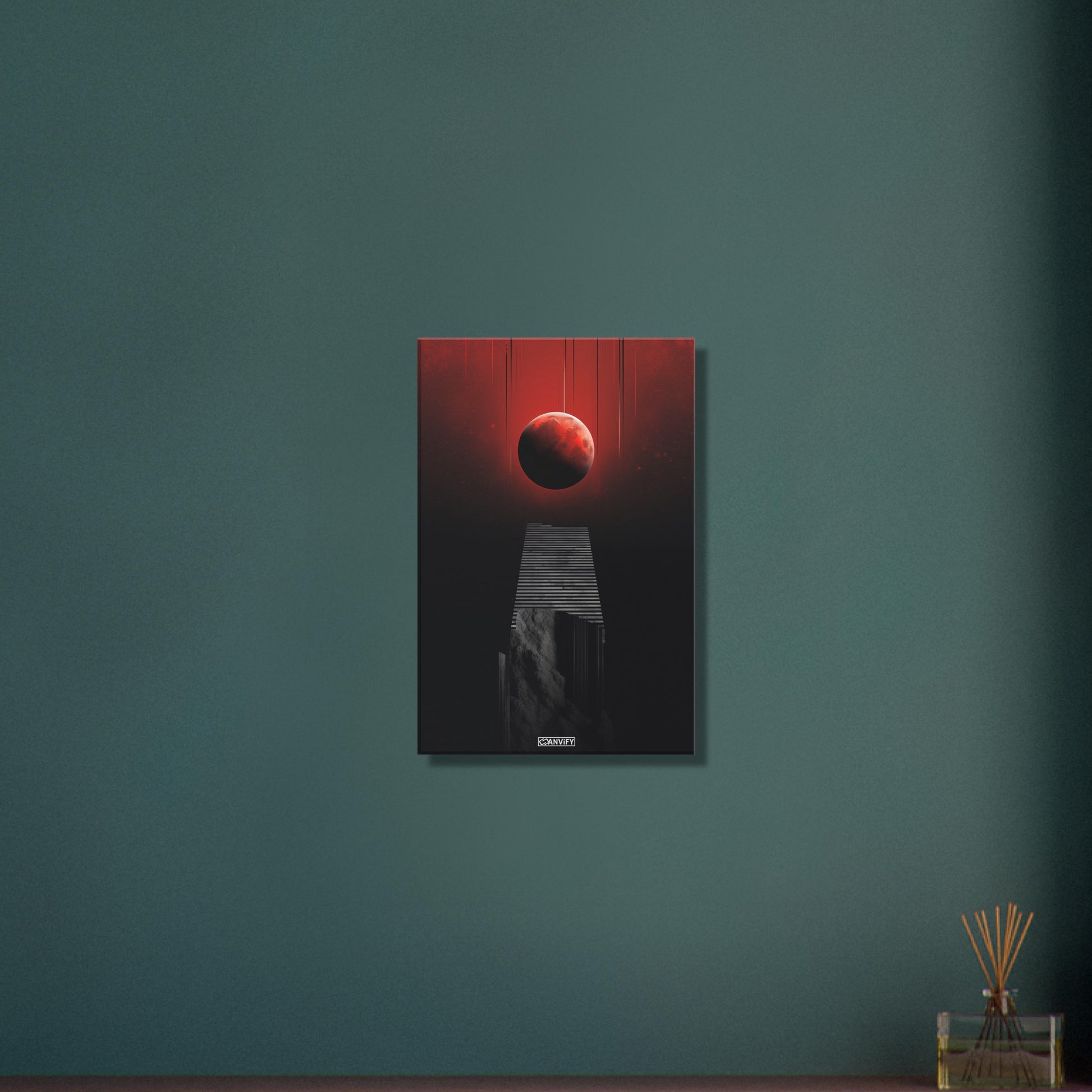 Abstrakter Blutmond schwebend vor einer Treppe auf einer Leinwand