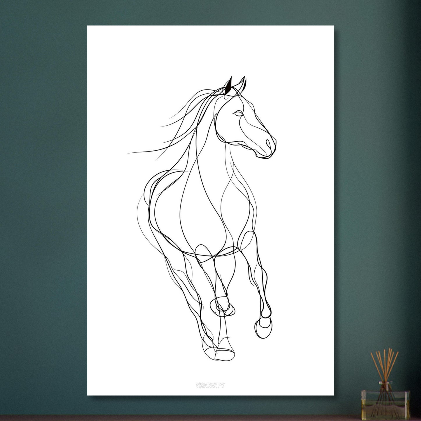 Minimalistisches Pferd mit einer Linie gezeichnet auf Aluminium