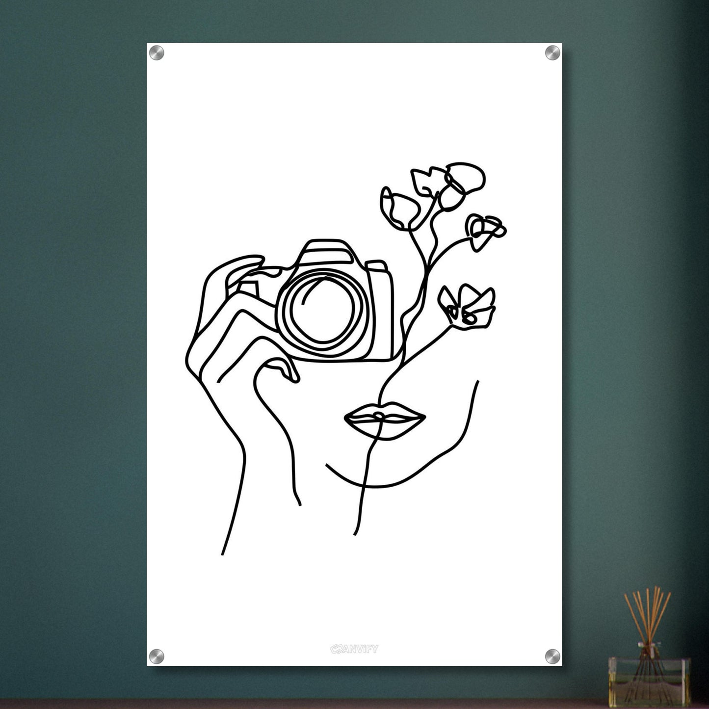 Fotografin mit einer Rose gezeichnet mit einer Linie auf einem Acrylbild