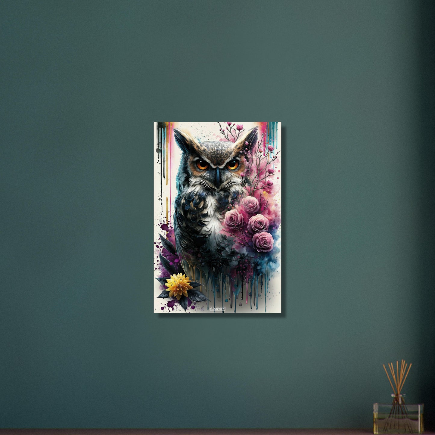 Mystische Eule mit Rosen gemalt mit Wasserfarben auf Aluminium