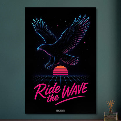 Neon Adler im Synthwave-Retro-Stil mit dem Spruch 'Ride the Wave' auf Aluminium