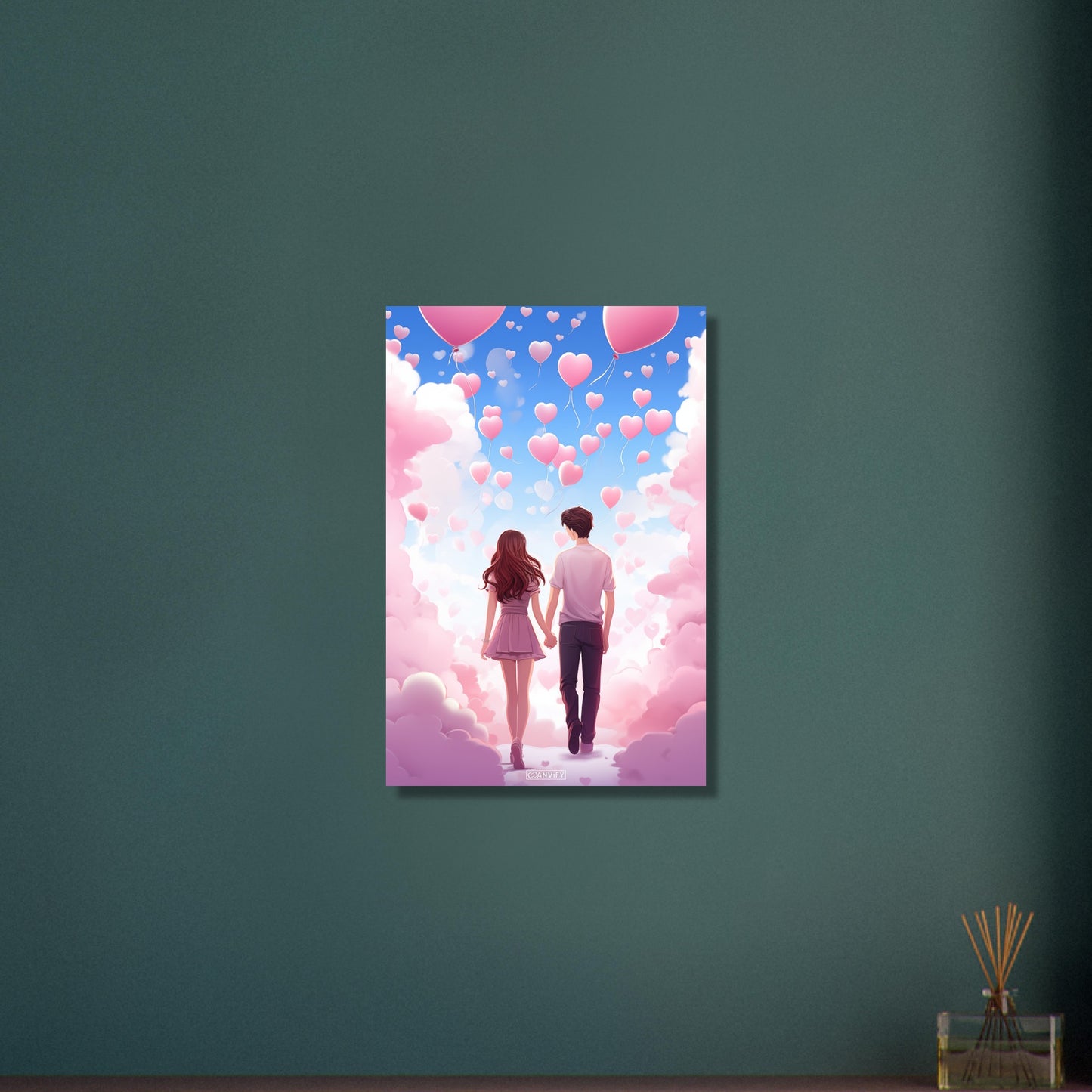 Mann und Frau gehen Hand in Hand auf einer Wolke in Rosa mit Herzluftballons auf Aluminium