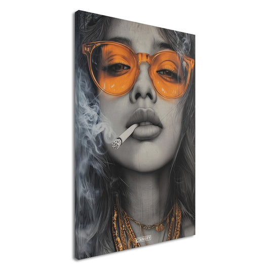 Schöne Frau mit oranger Sonnenbrille und einer Zigarette im Mund gezeichnet auf einer Leinwand