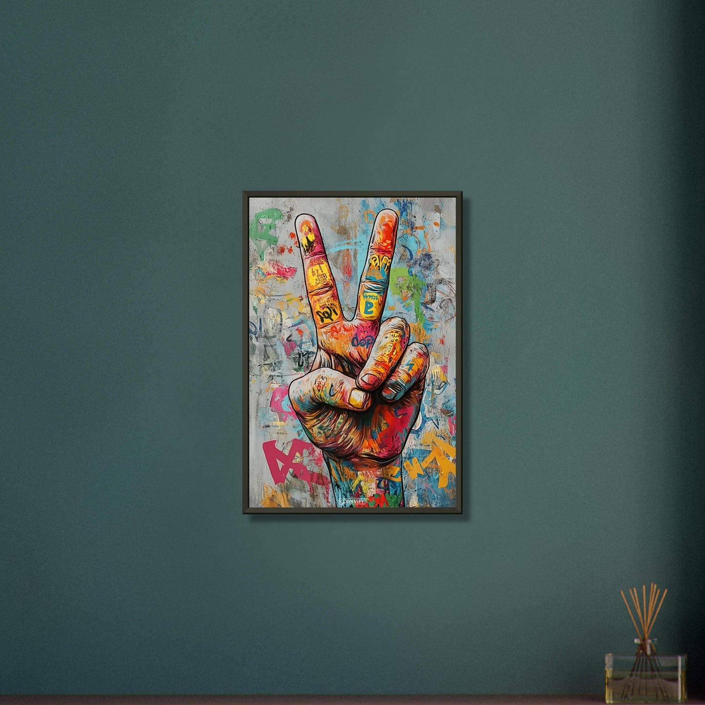 Buntes Friedenszeichen Peace auf einem Poster im Metallrahmen