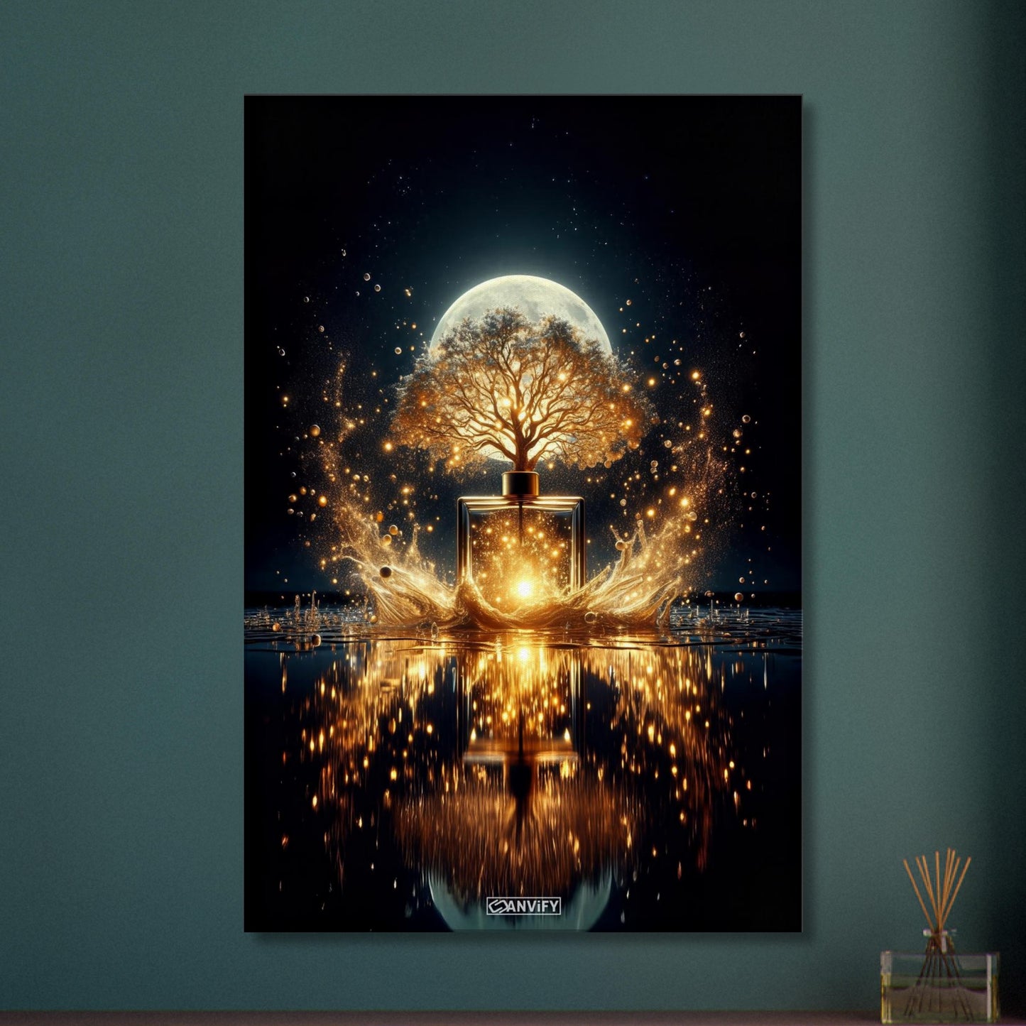 Luxuriöses Parfum mit einem Duftbaum im Vollmondlicht auf einer Leinwand