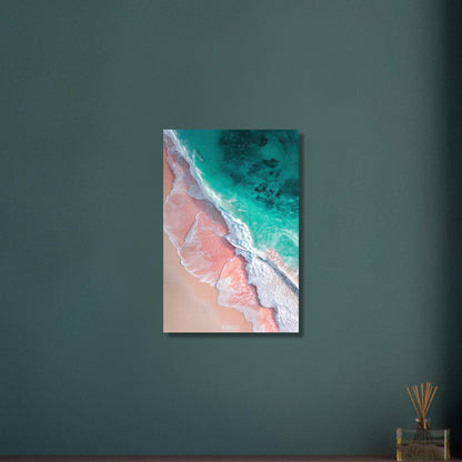 Pinker Sandstrand und türkises Wasser auf Aluminium