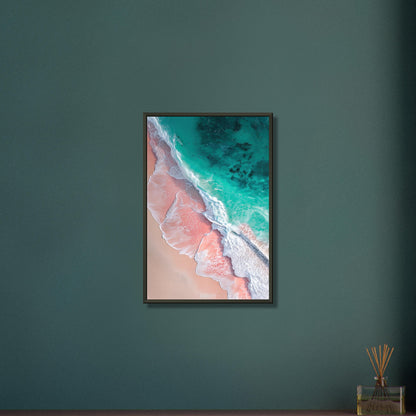 Pinker Sandstrand und türkises Wasser auf einem Poster im Metallrahmen