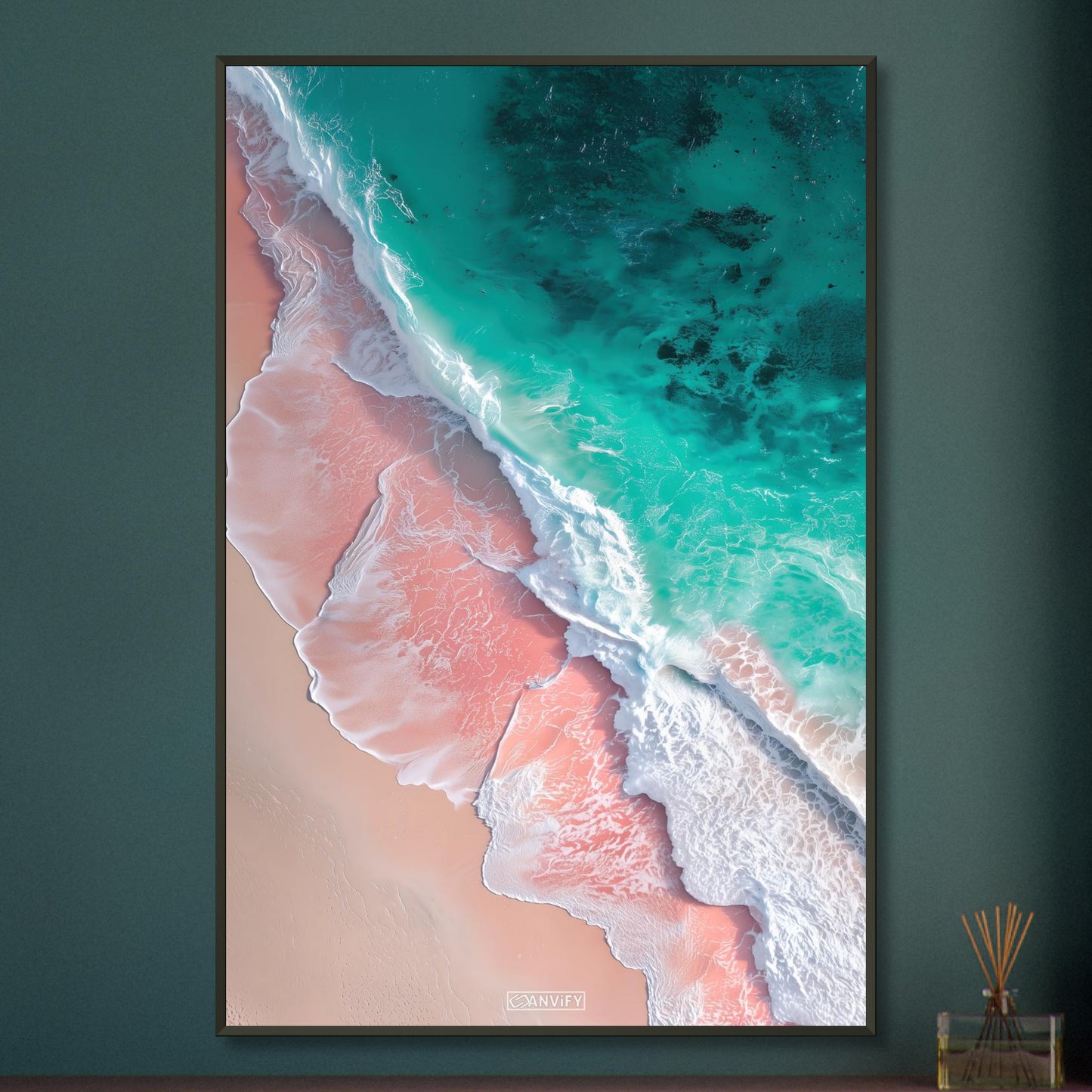 Pinker Sandstrand und türkises Wasser auf einem Poster im Metallrahmen