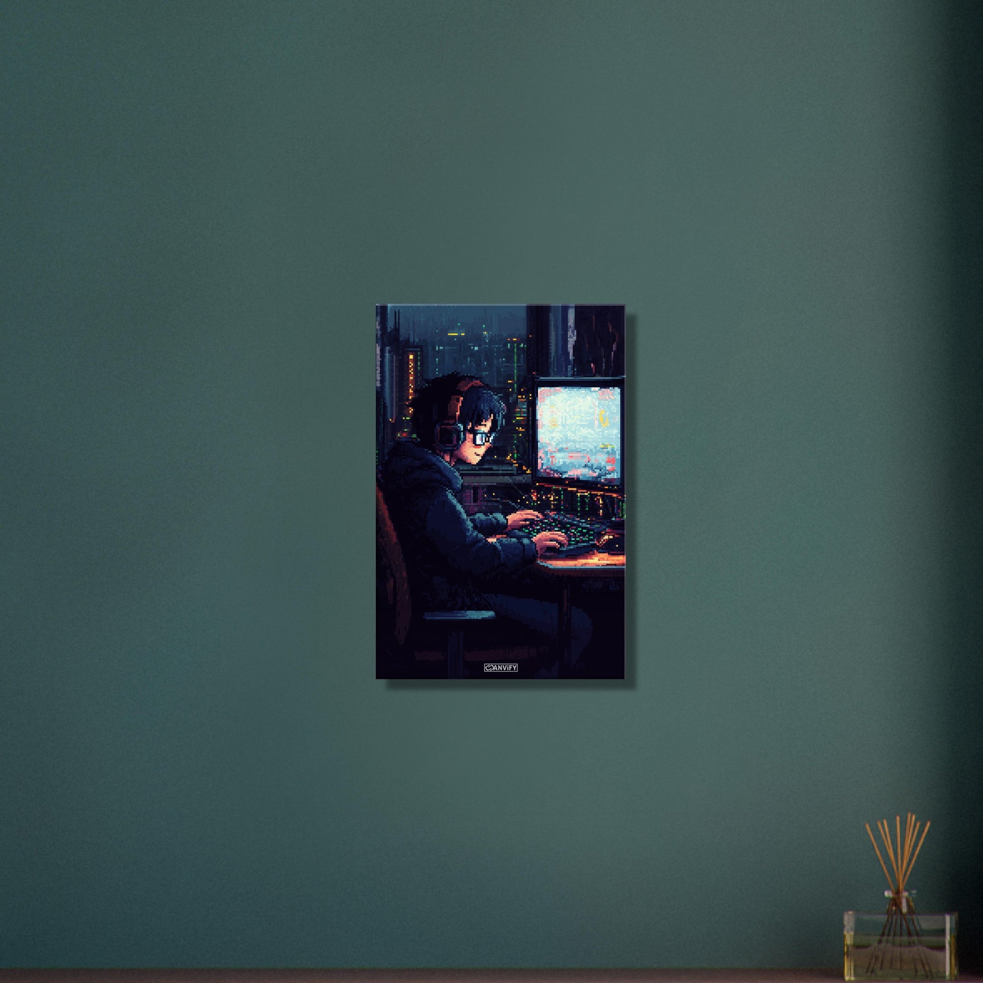 Junge zockt auf Computer in Voxel-basierter Grafik auf einer Leinwand