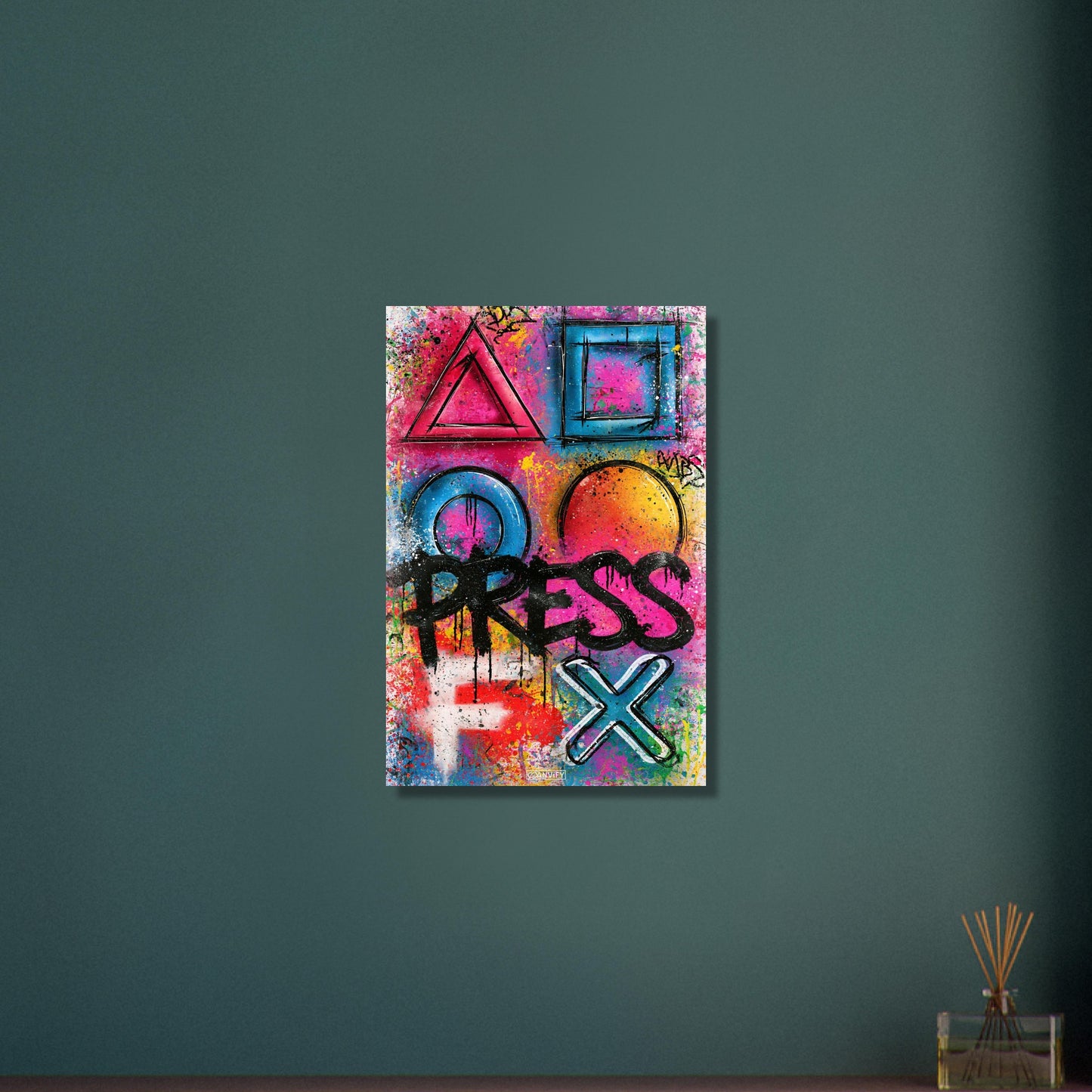 Playstation Symbole mit dem Spruch 'Press F' im Graffiti Street Art Stil auf Aluminium