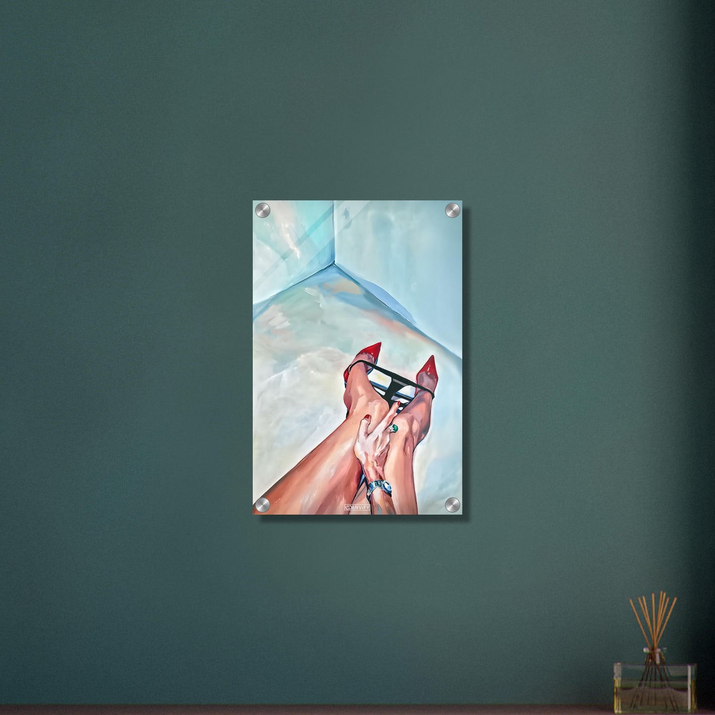 Sexy Frauenbeine mit Unterwäsche und roten High Heels auf einem Acrylbild