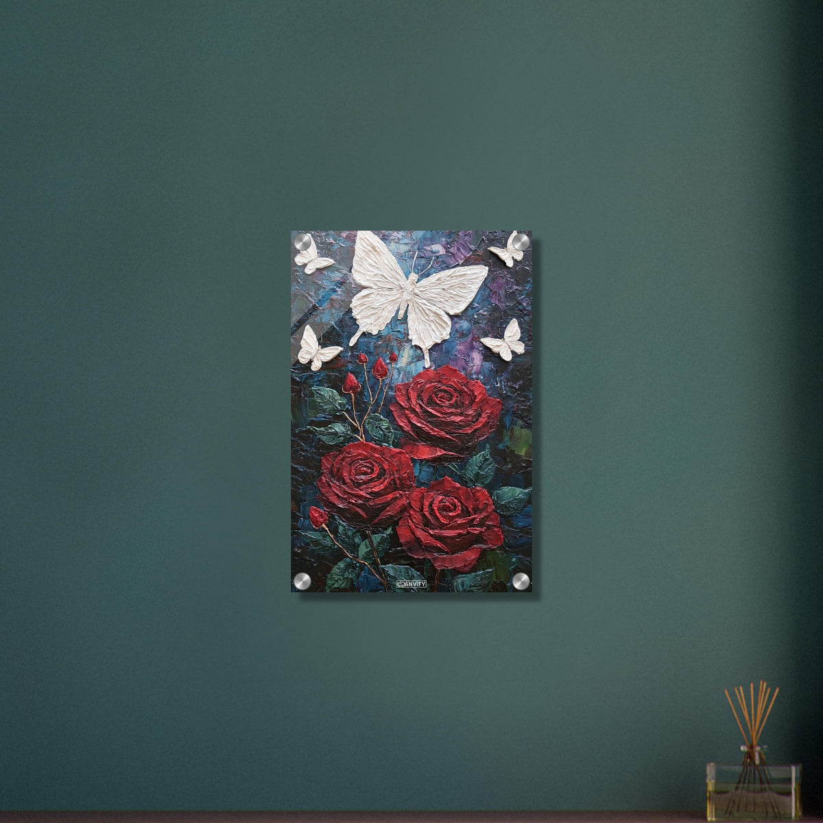 Rote Rosen und weiße Schmetterlinge im Impasto-Stil auf einem Acrylbild
