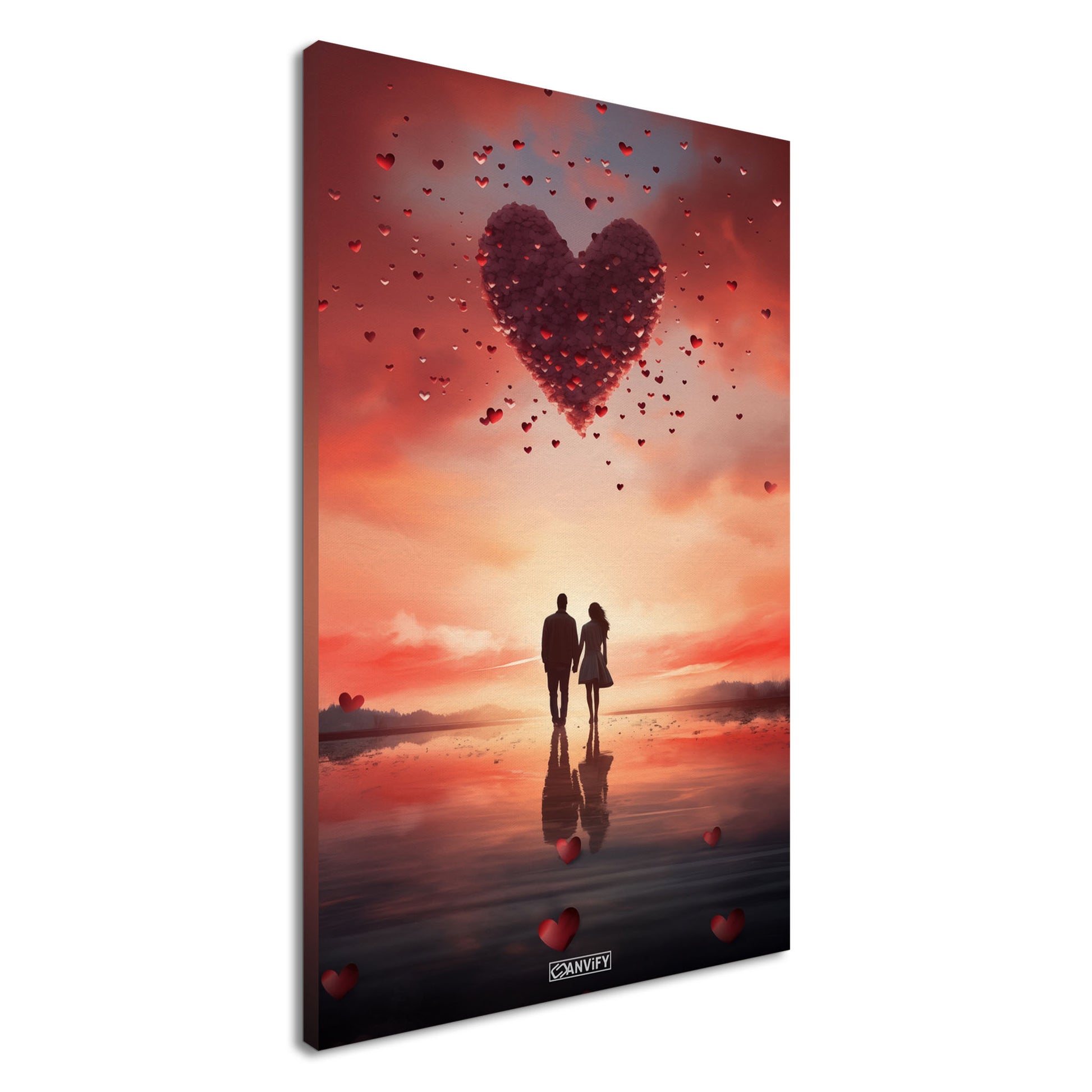 Mann und Frau stehen Hand in Hand auf dem Wasser und blicken in den Sonnenuntergang, über ihnen fliegt ein Herz mit kleinen Herzen auf einer Leinwand