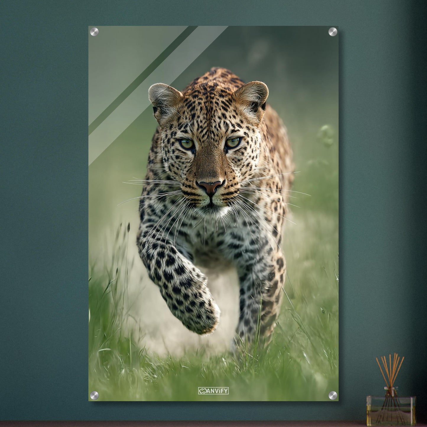 Nahaufnahme eines laufenden Leopard in der Natur auf einem Acrylbild